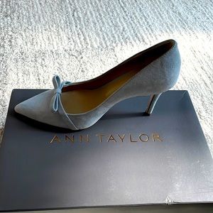Ann Taylor suede pump 5.5  (wore once indoors)